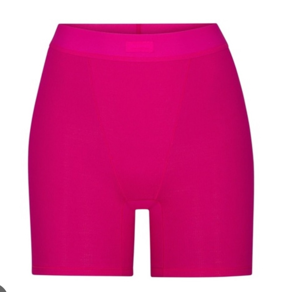 This is the Skims raspberry cotton boxer shorts in xs, never been worn.